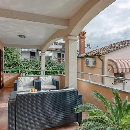 Apartments Folo 3*