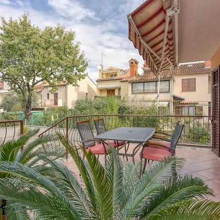 Guest house Apartments Folo Rovinj