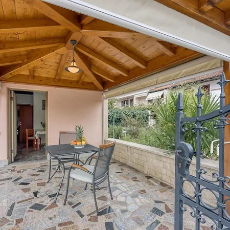 Apartments Folo Gostinjska kuća 3*