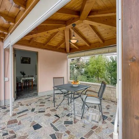 Apartments Folo Guest house