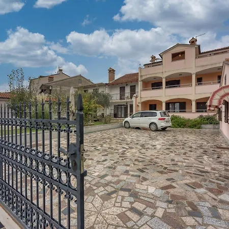 Guest house Apartments Folo